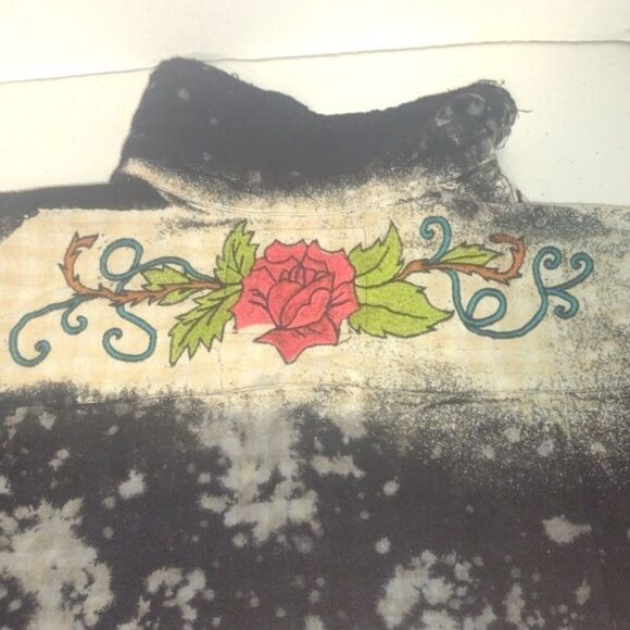 A rare bird handmade clothing flannel with roses embroidery size small medium - Picture 9 of 12